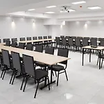 לינה וארוחת בוקר Fotex 3*